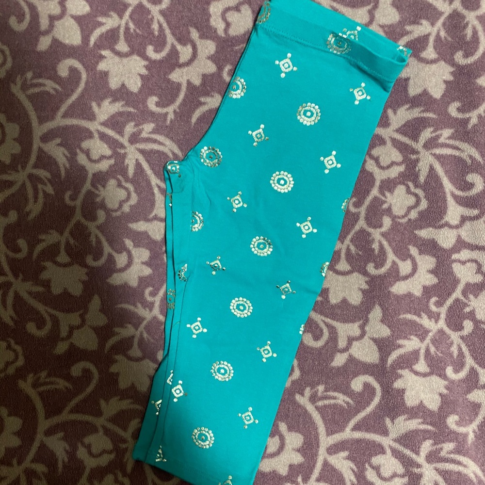 Girls Size S (6-6X) Capri Leggings